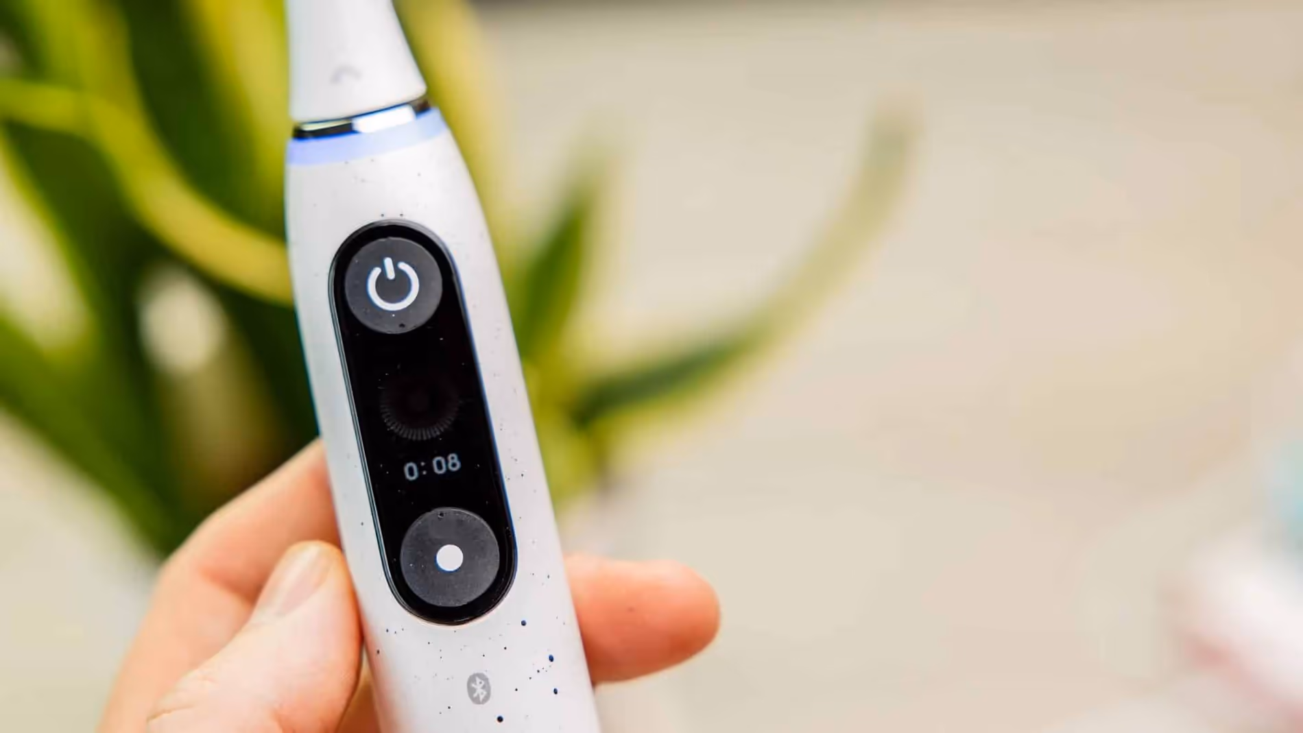 Wyświetlacz szczoteczki Oral-B iO z ikonami trybu czyszczenia.